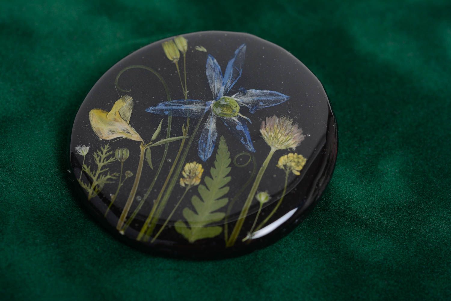 Beautiful brooch with dried flowers in epoxy resin handmade black accessory photo 3