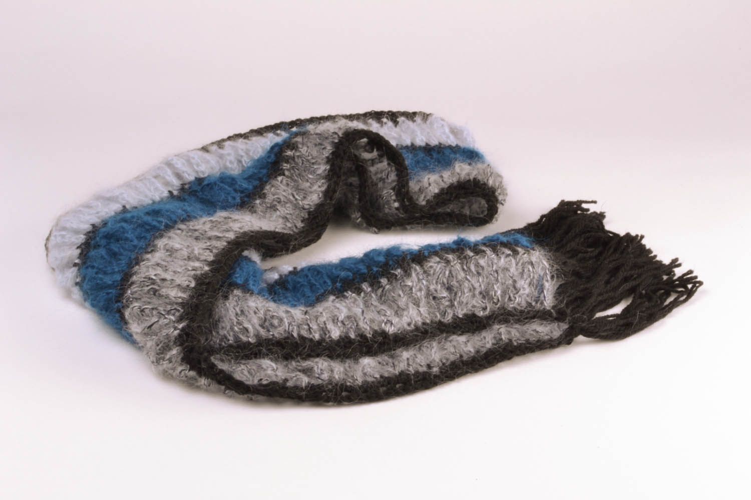 Écharpe tricotée au crochet ajourée en mohair photo 4
