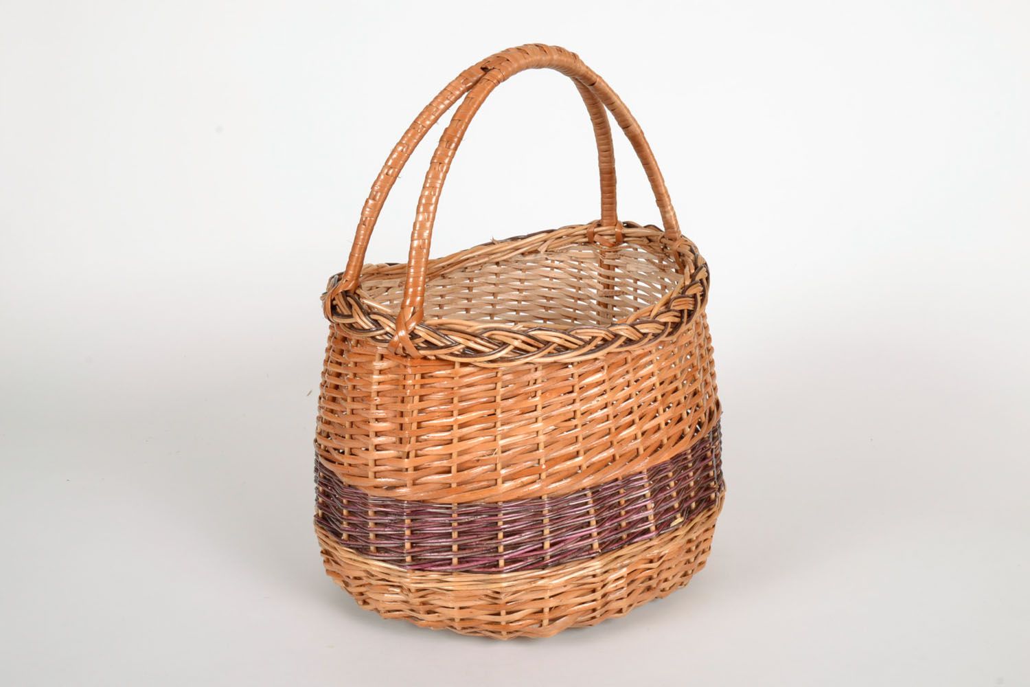 Woven basket with handle photo 3