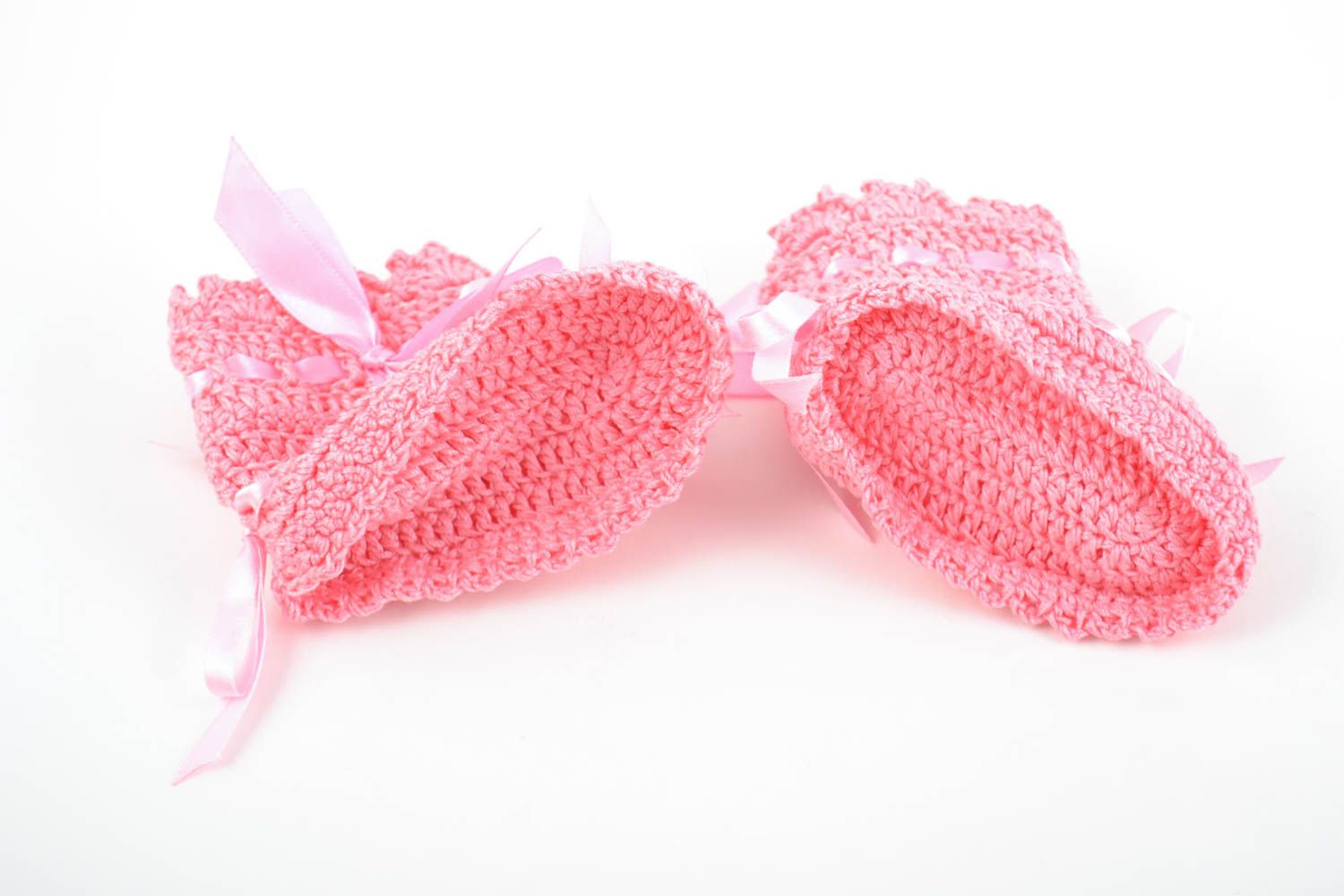 Handmade bright pink crocheted baby girl shoes with satin ribbons lacy booties photo 2