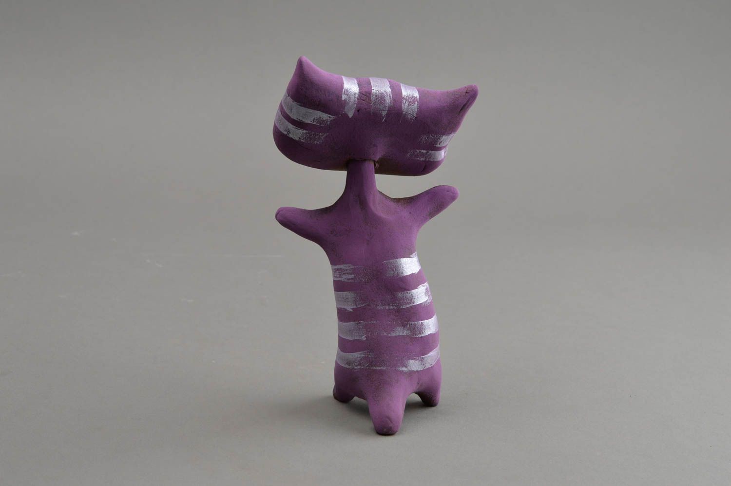 Фиолетовая статуэтка из глины красной ручной работы оригинальная авторская фото 5