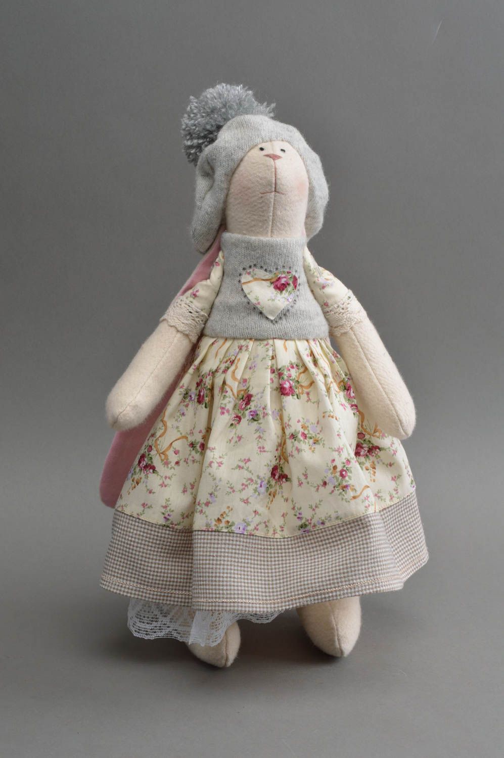 Peluche lapine en coton naturel vêtue de bonnet et robe faite main pour enfants photo 2