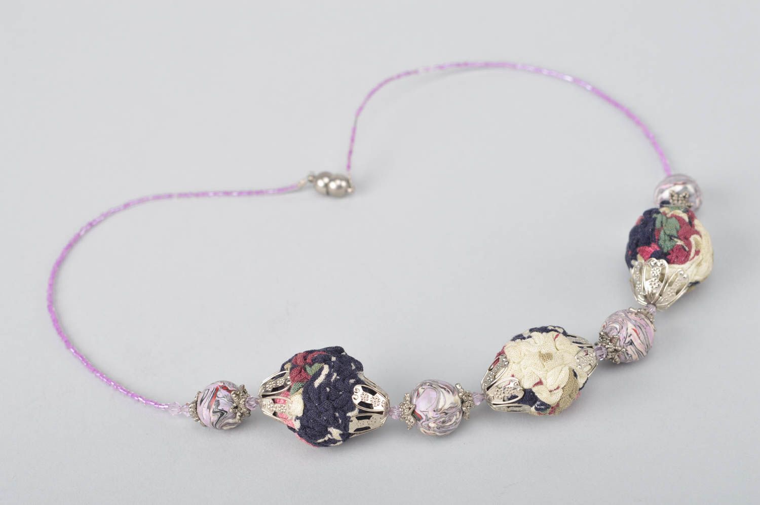 Collier textile Bijou fait main avec perles fantaisie Cadeau pour femme photo 2