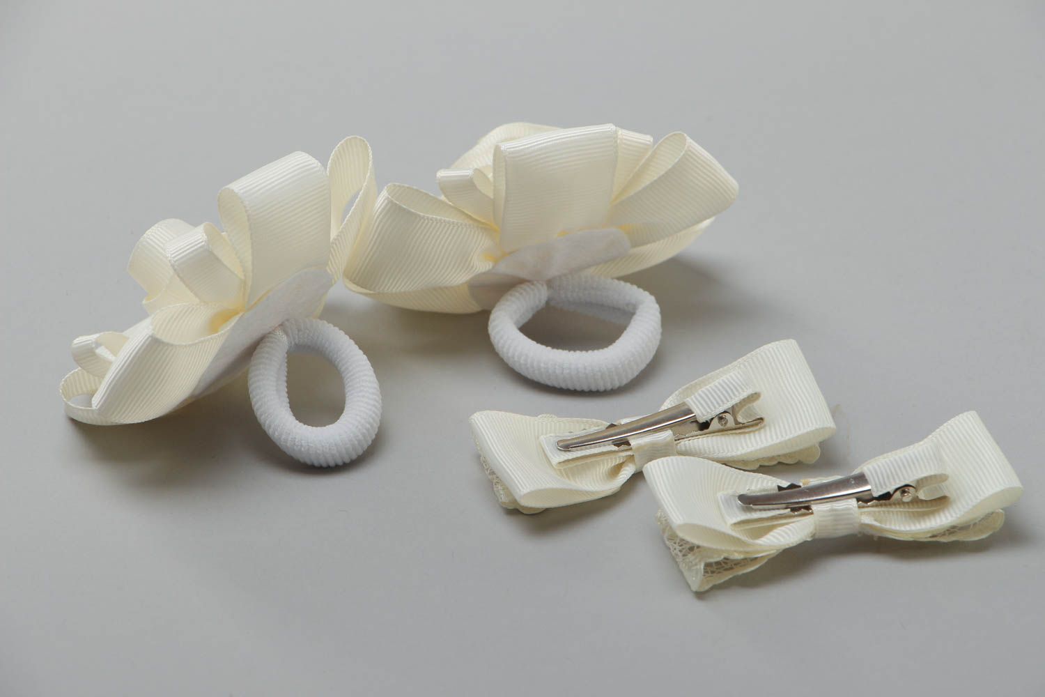Set of hair clips and scrunchies made of rep ribbons 4 pieces bows and flowers photo 4