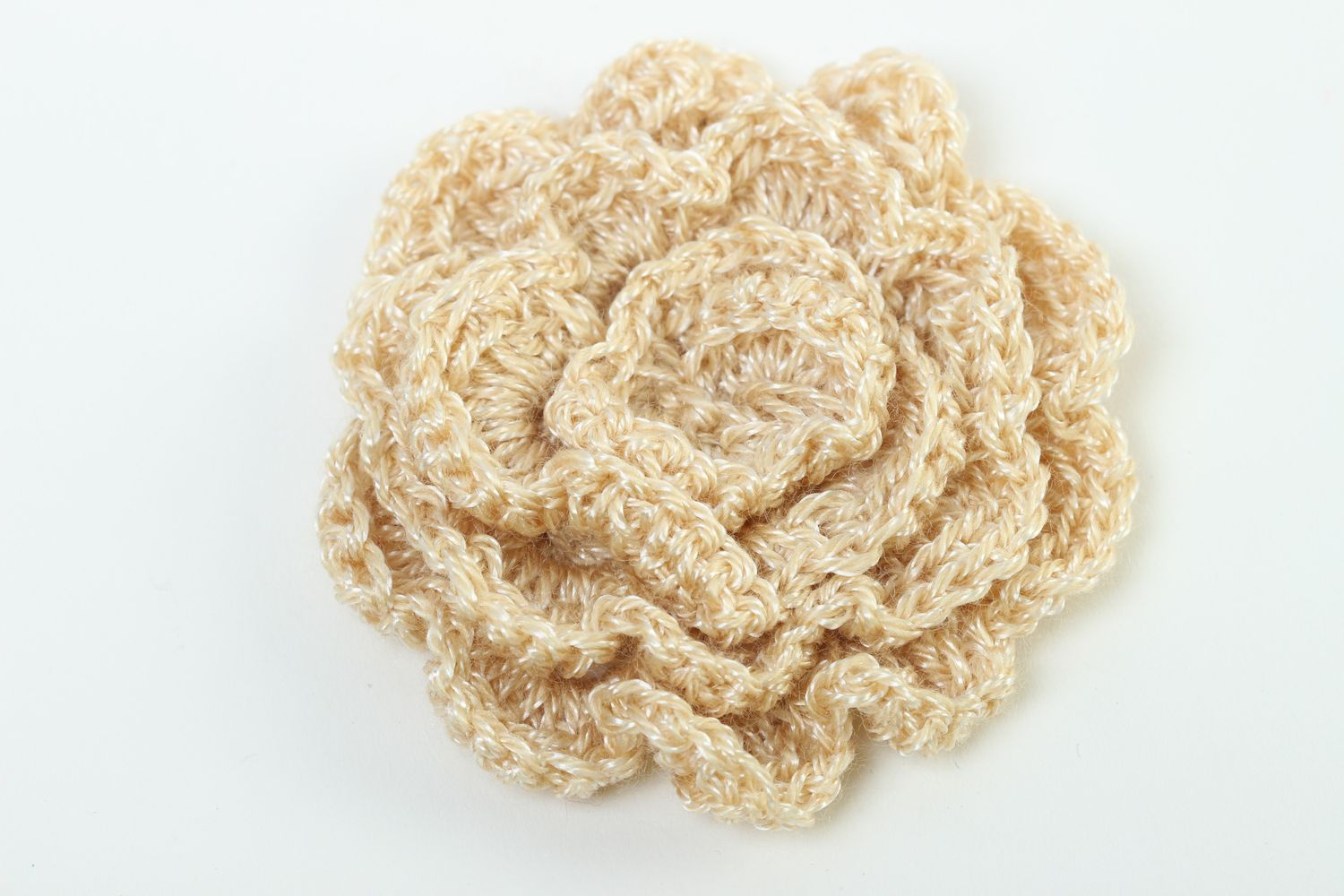 Accesorio para crear bisutería artesanal flor tejida al crochet regalo original foto 2