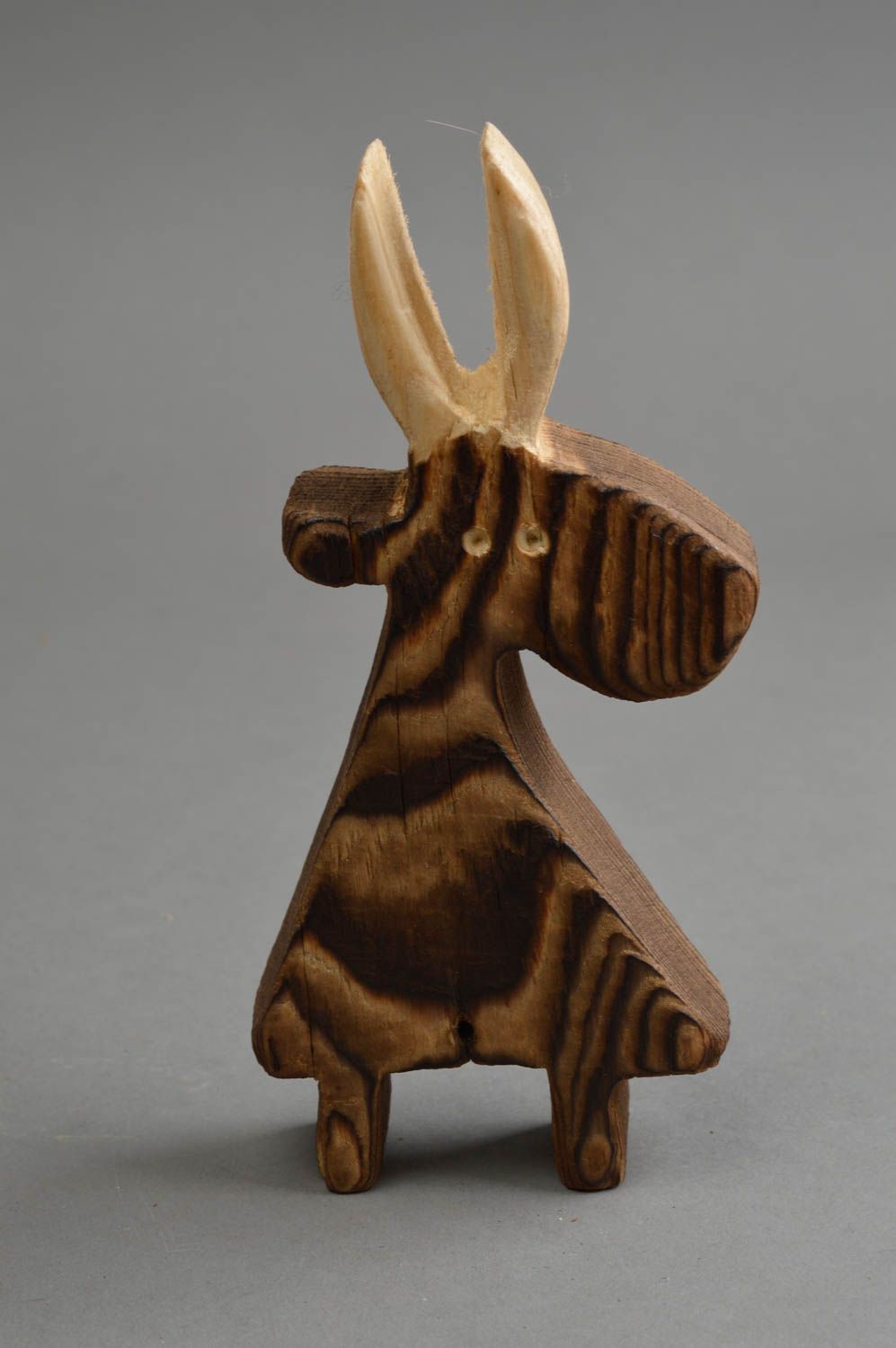 Figurine chèvre en bois de pin faite main marron écologique design original photo 2
