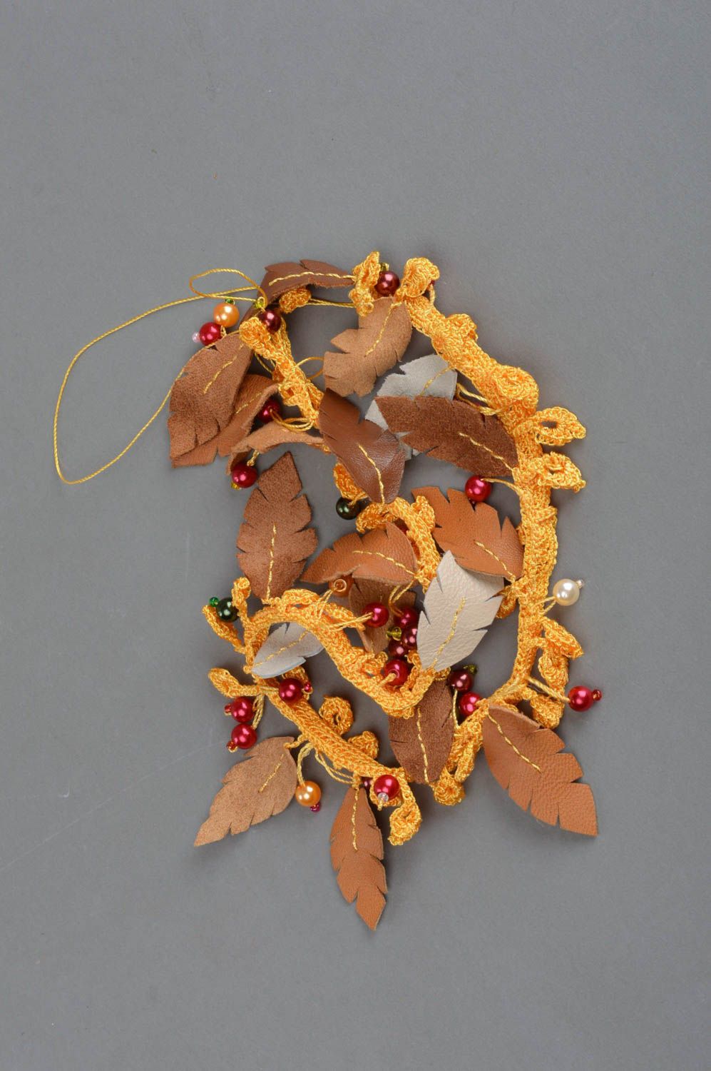 Collier textile fait main brun jaune avec perles de rocaille pour fille photo 3