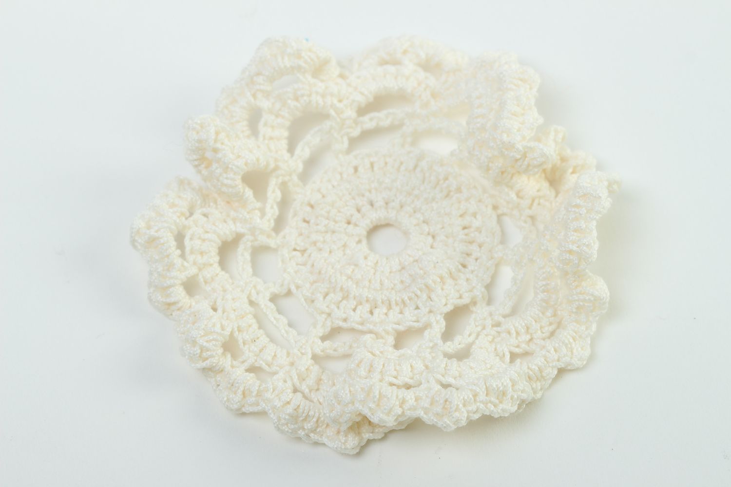 Fleur en tricot faite main Fourniture bijoux blanche ajourée Création bijoux photo 2
