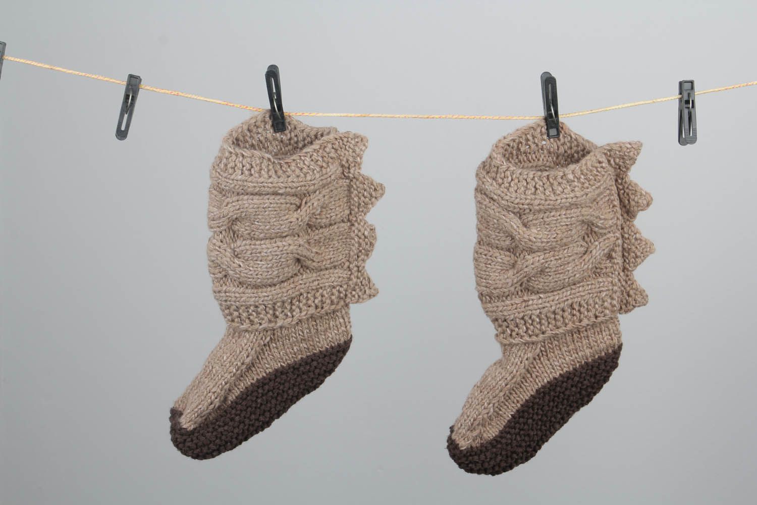 Chaussettes faites main tricotées en laine photo 1