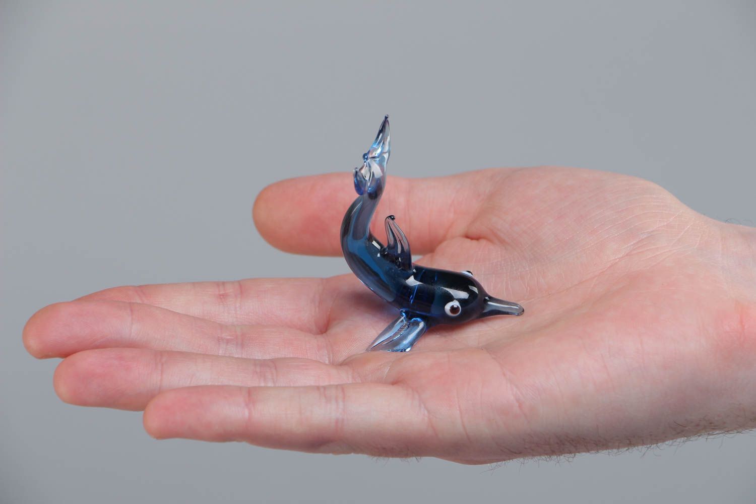 Petite figurine en verre bleue faite main en forme de dauphin technique de lampwork photo 5