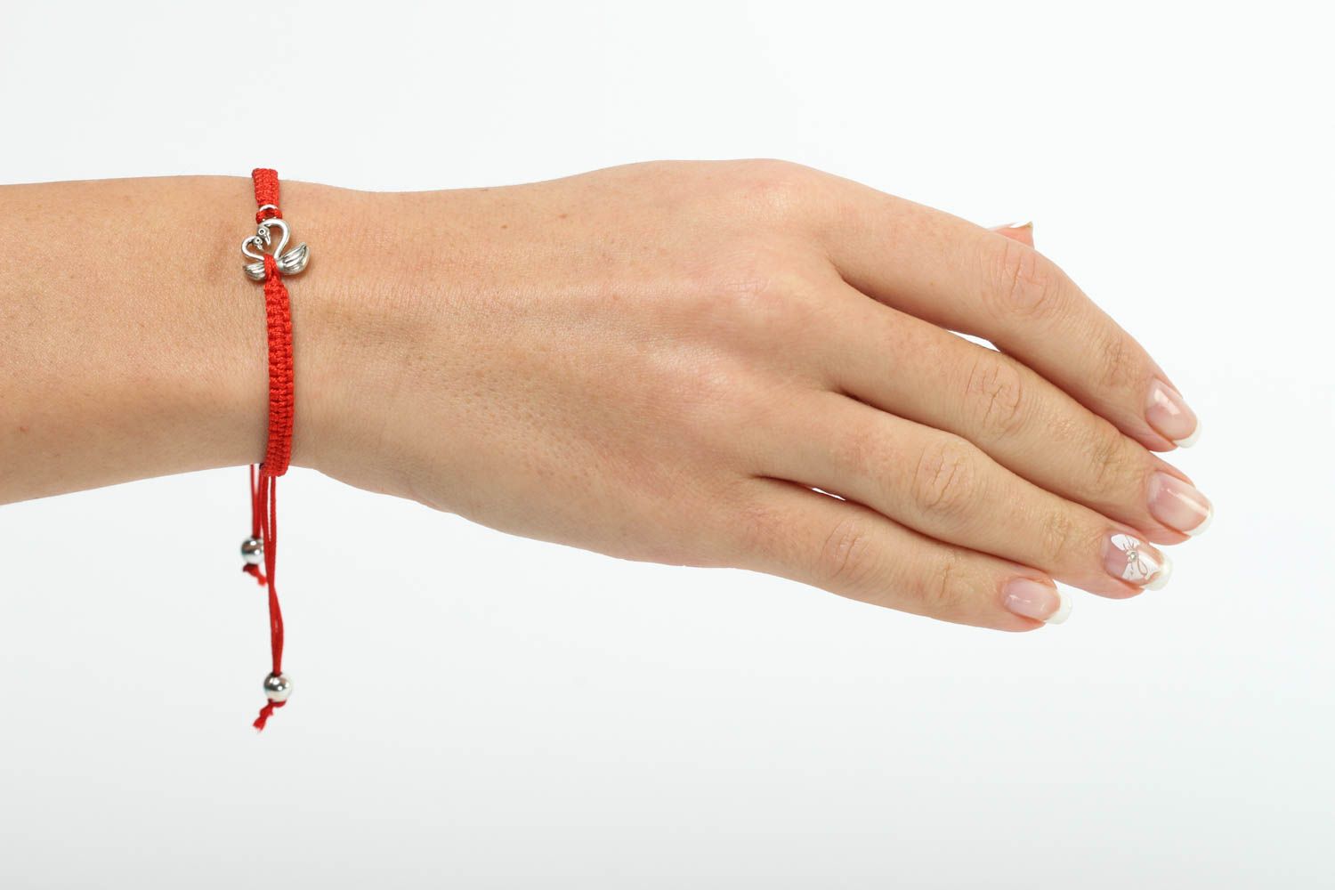 Bracelet en fils Bijou fait main design de créateur rouge Accessoire femme photo 5