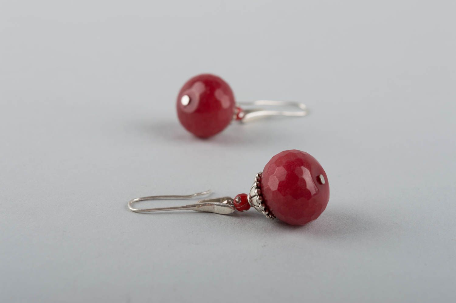 Beautiful elegant designer red handmade earrings made of nephrite and brass photo 5