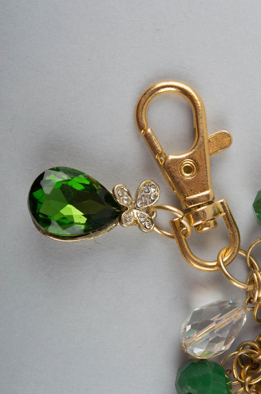 Handmade fashionable keychain with latten basis and green glass beads photo 4