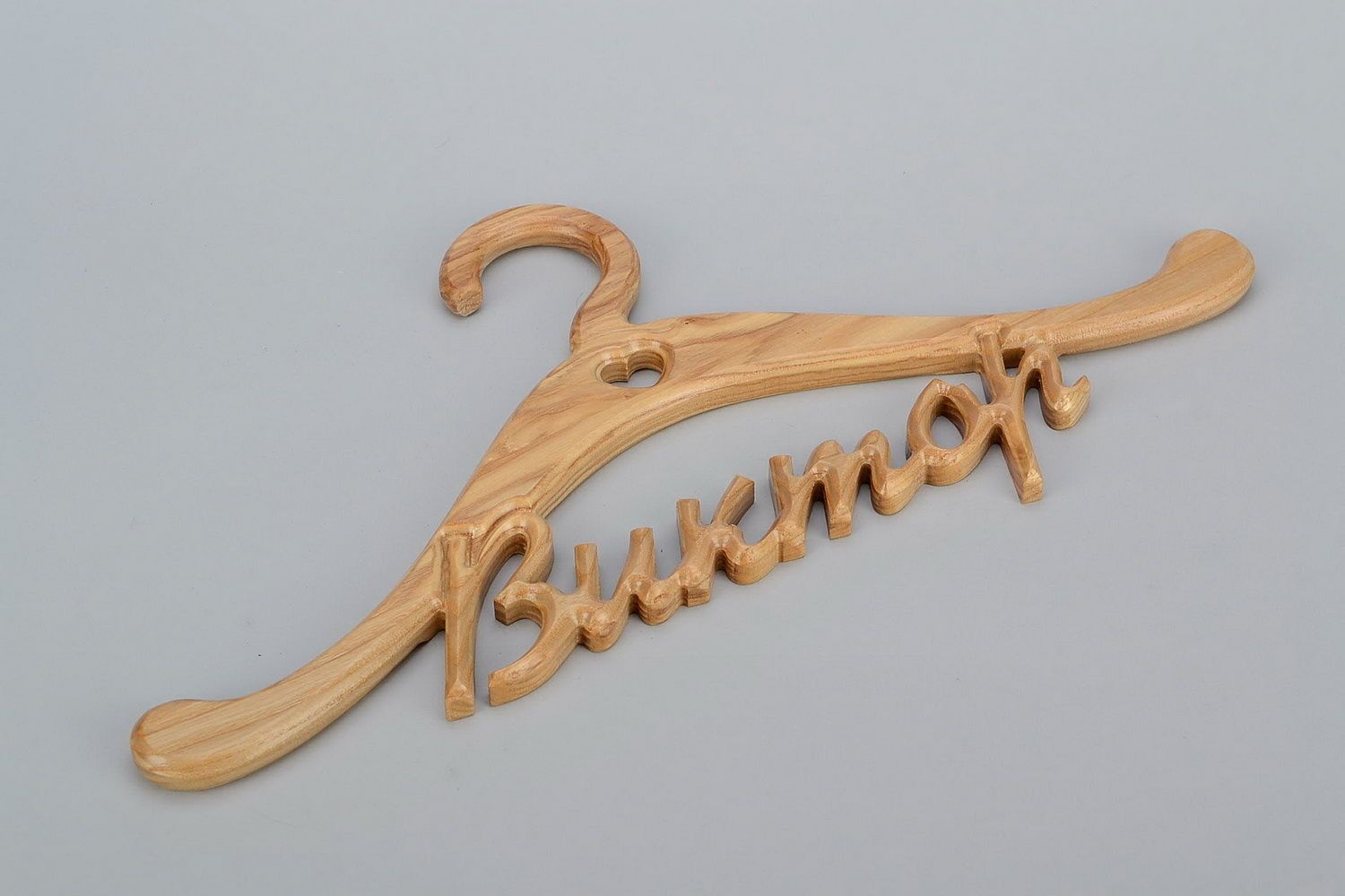 Wooden hanger with name Victor photo 4