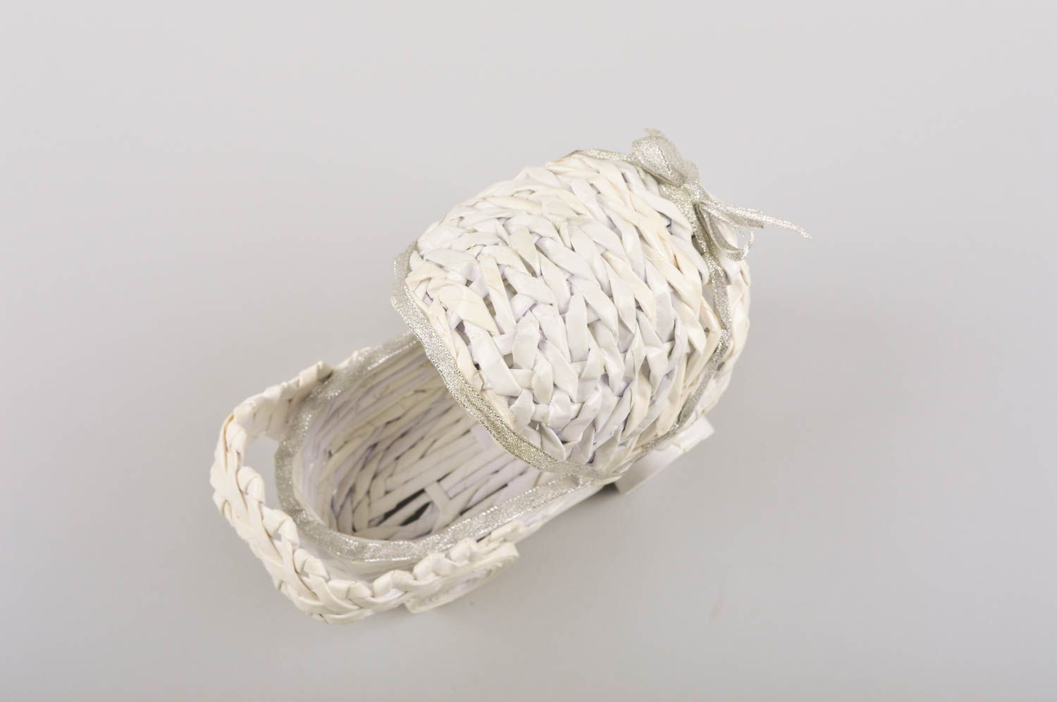 Decorative handmade designer carriage shaped paper basket made of rolled paper photo 5