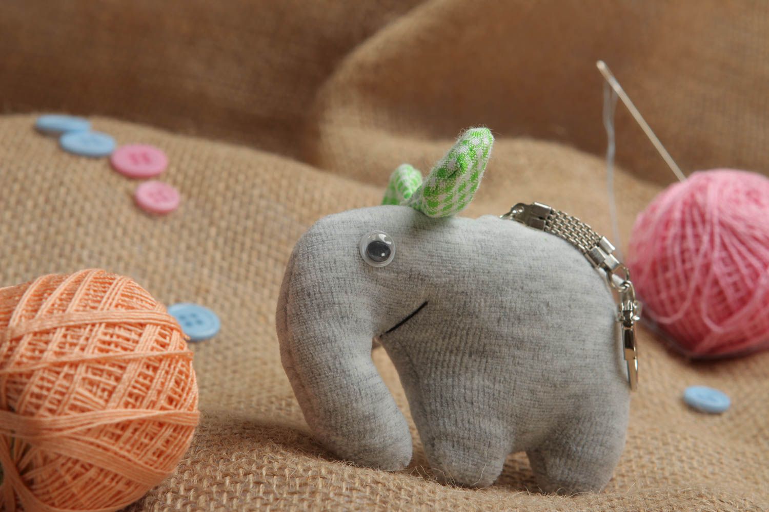 Llavero hecho a mano accesorio para llaves regalo original elefante gris foto 1