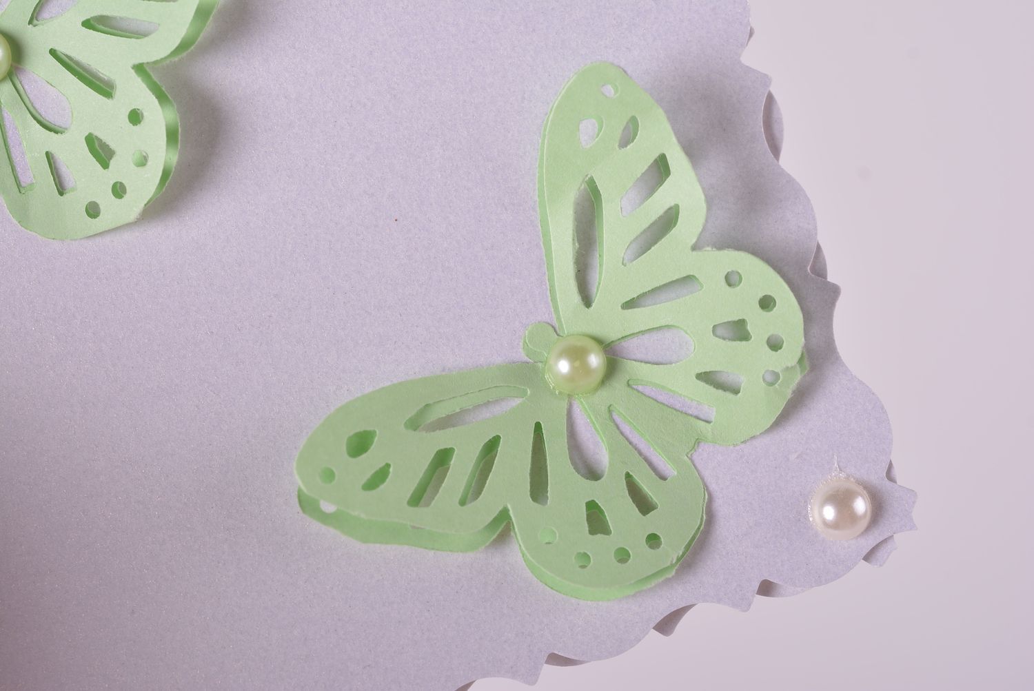 Carte de voeux fait main blanche avec fleur et papillons verts  Cadeau original photo 3