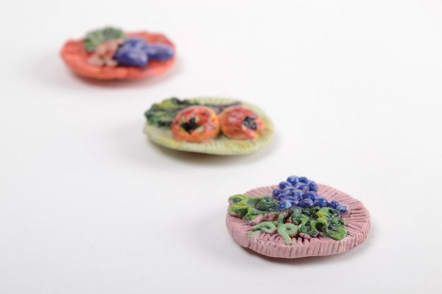 Красивые глиняные магниты на холодильник три штуки оригинальные ручной работы фото 5