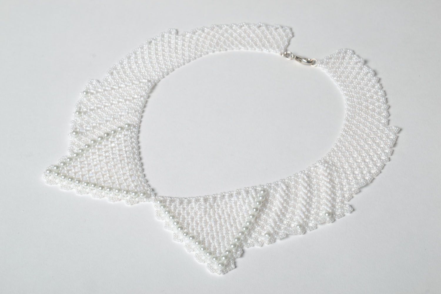Collier en perles de rocaille fait main Blanc avec nœud photo 2