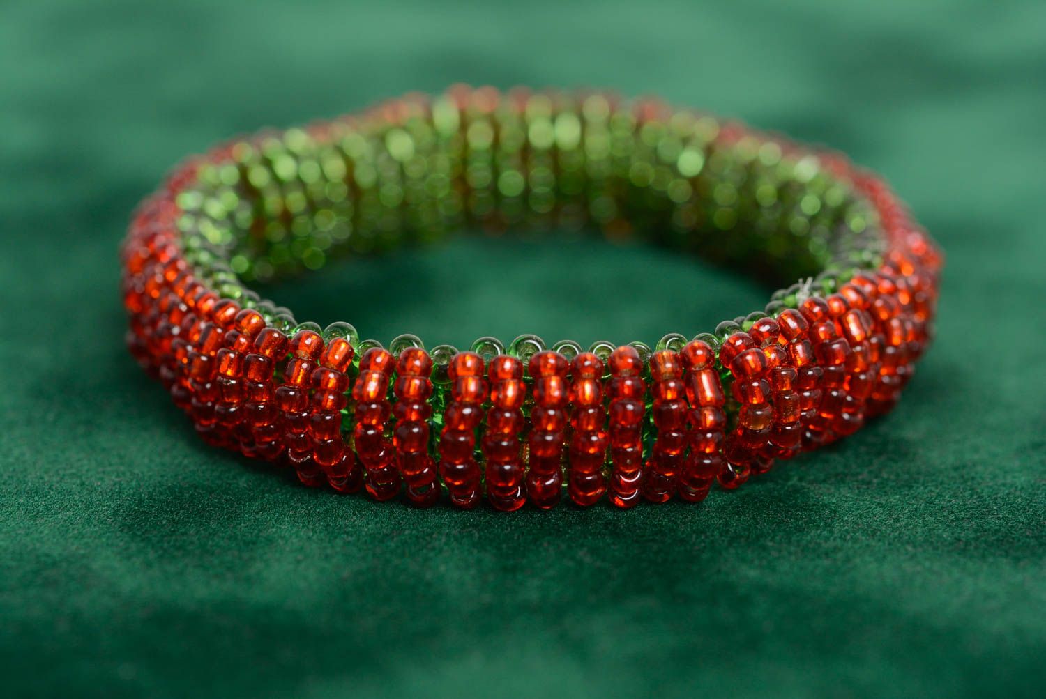 Браслет из бисера ручной работы двухсторонний женский красивый зеленый с красным фото 1