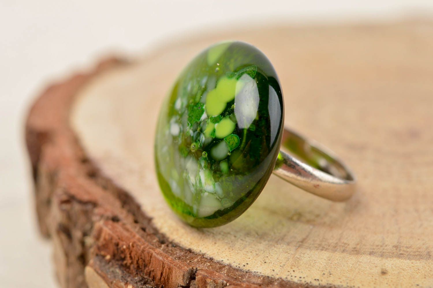 Кольцо ручной работы бижутерия из стекла кольцо из стекла красивое зеленое фото 1
