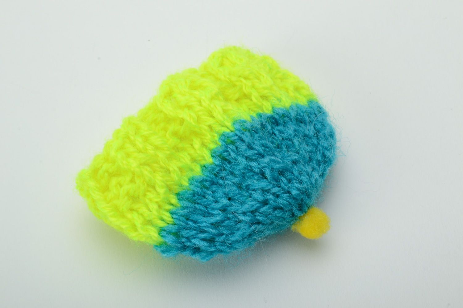 Bonnet tricoté pour oeuf de Pâques en coton et acrylique fait main bleu-jaune photo 3
