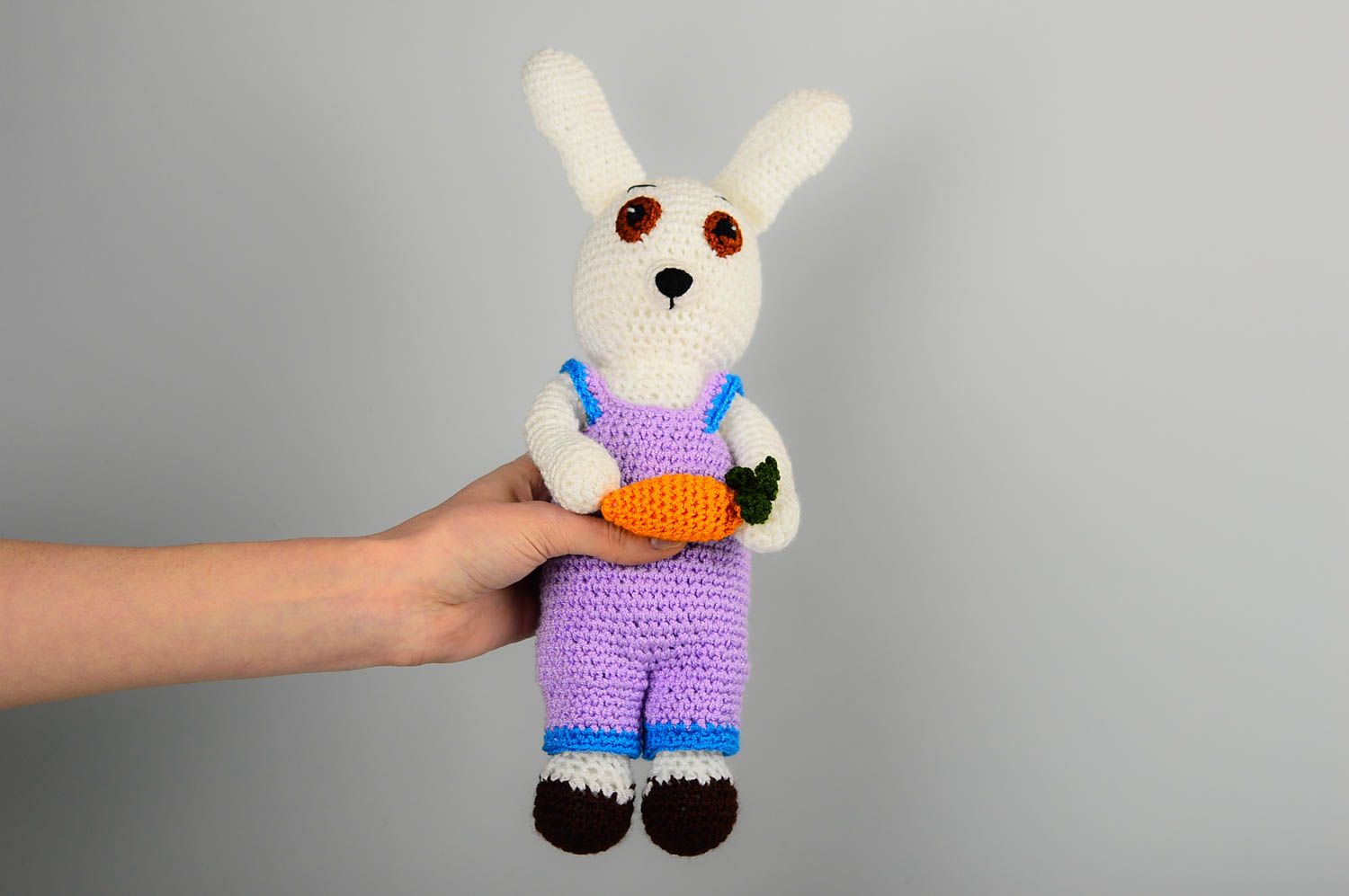 Jouet lapin avec carotte fait main Peluche tricot au crochet Décoration maison photo 2