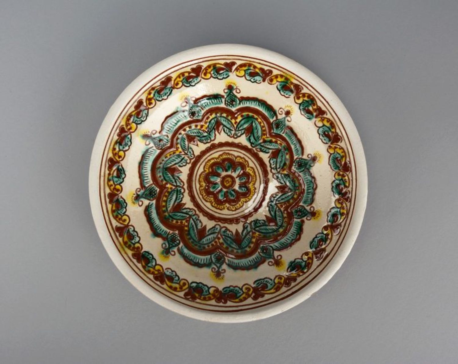 Декоративная настенная тарелка из глины фото 3