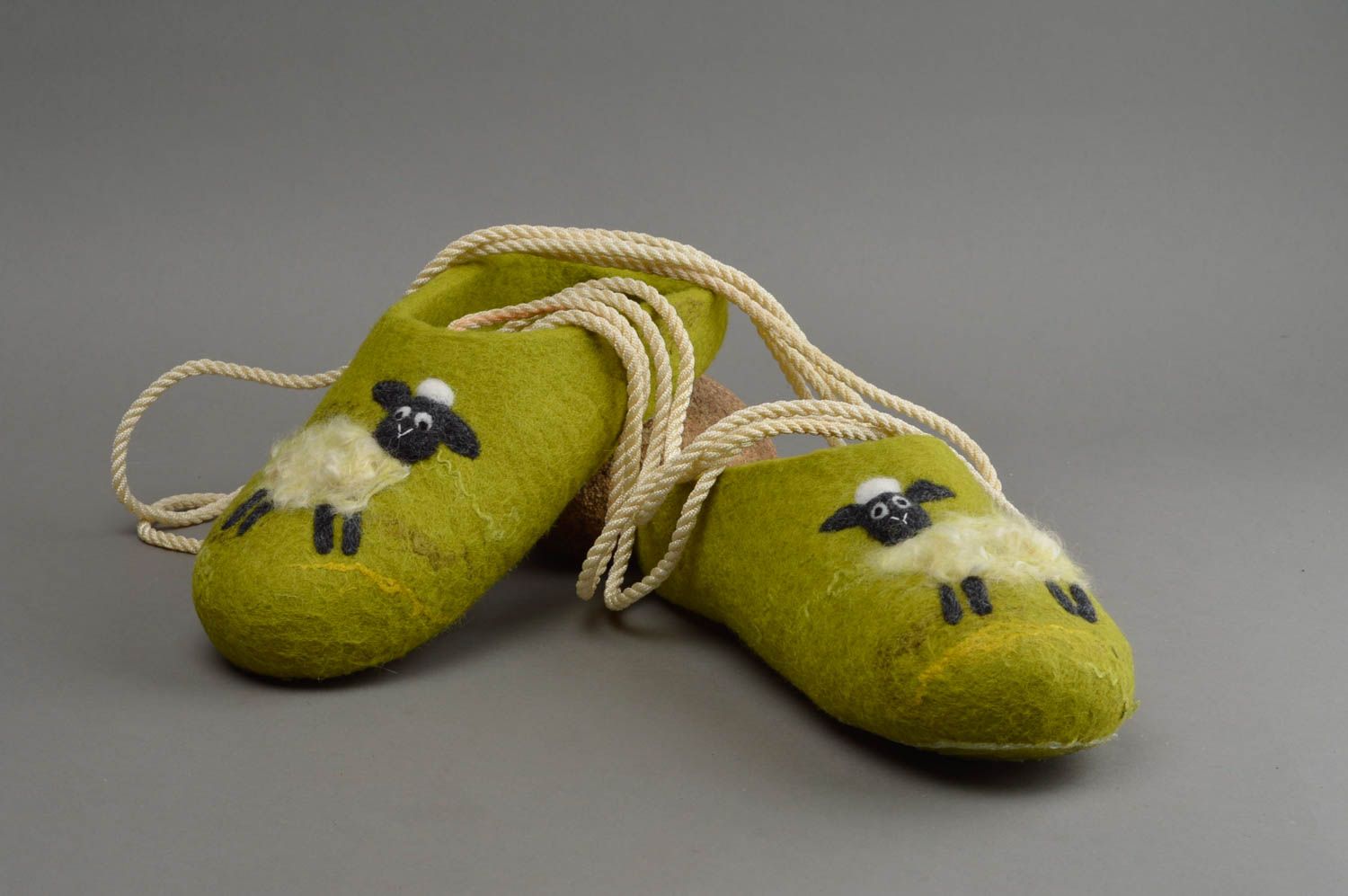 Zapatillas artesanales para mujeres  zapatos de casa regalo original para ella foto 1