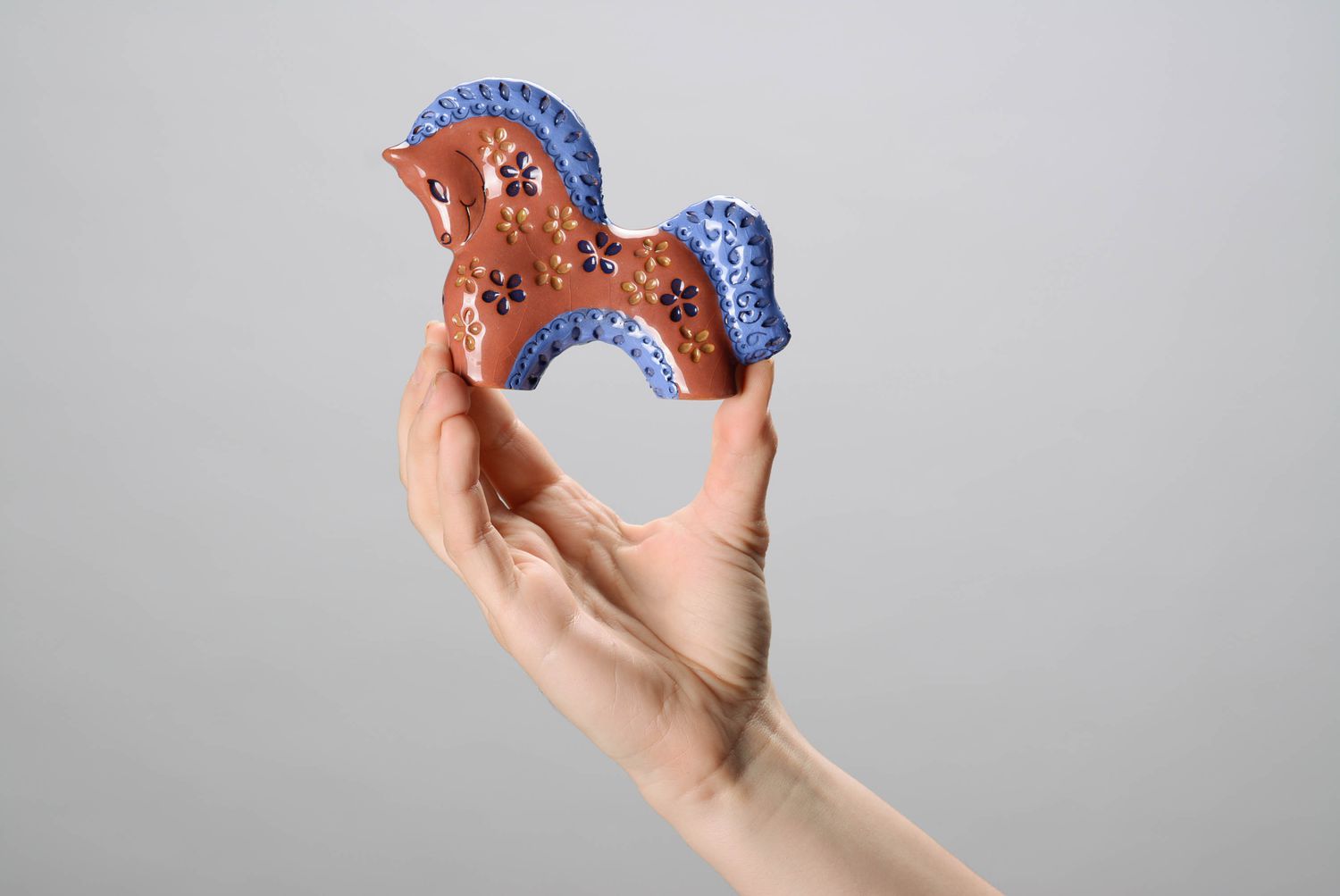 Sculpture céramique faite main cheval à la crinière bleue photo 2