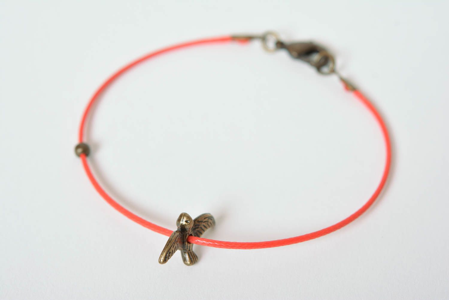 Bracelet cordon ciré rouge Bijou fait main avec oiseau Cadeau pour femme photo 5