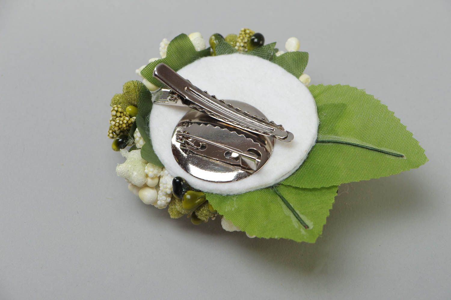 Fancy handmade beautiful brooch-hairpin made of artificial flowers White Roses photo 4