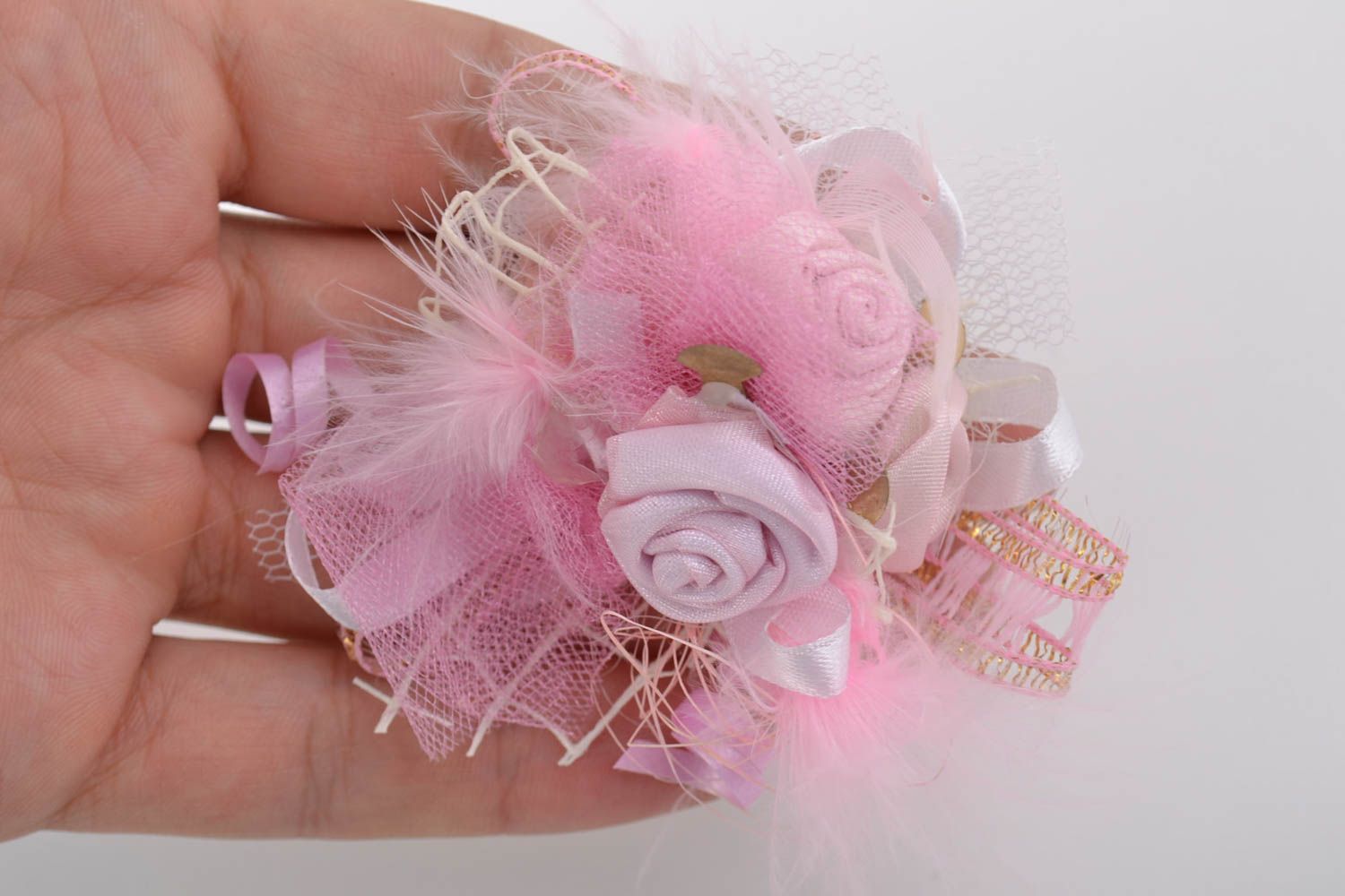 Розовый цветок для заколки ручной работы с лентами оригинальный красивый фото 2