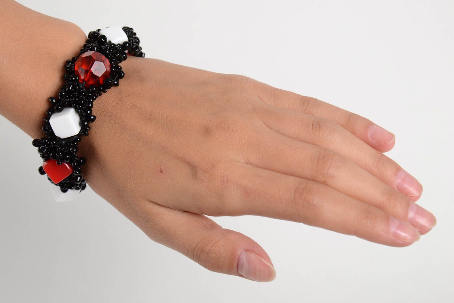 Pulsera de moda artesanal de color negra brazalete para mujer regalo original foto 2