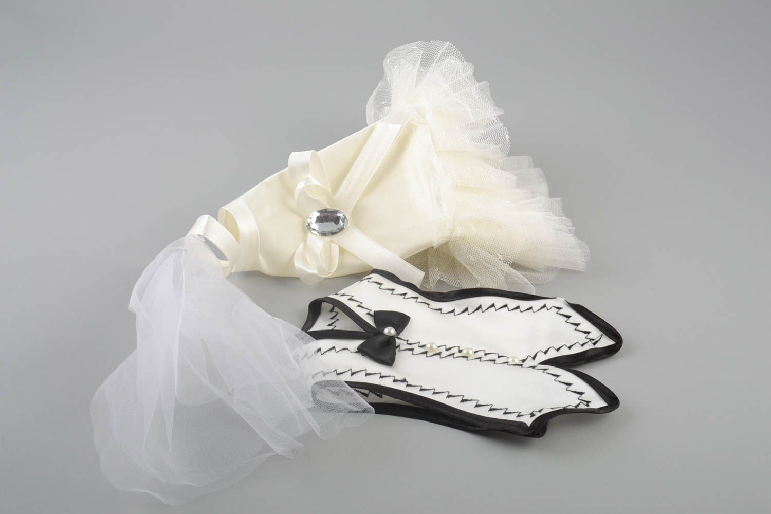 Handmade Hüllen für Flaschen zur Hochzeit Brautkleid und Anzug in Weiß Schwarz foto 4