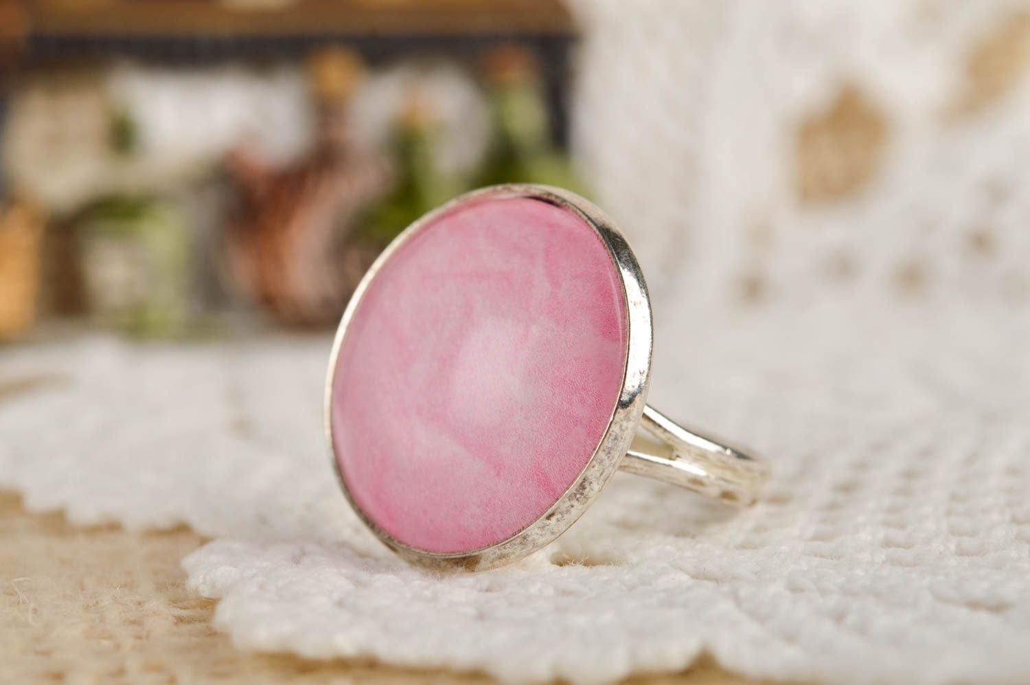 Кольцо из металла ручной работы женское кольцо металлическое украшение Розовое фото 1