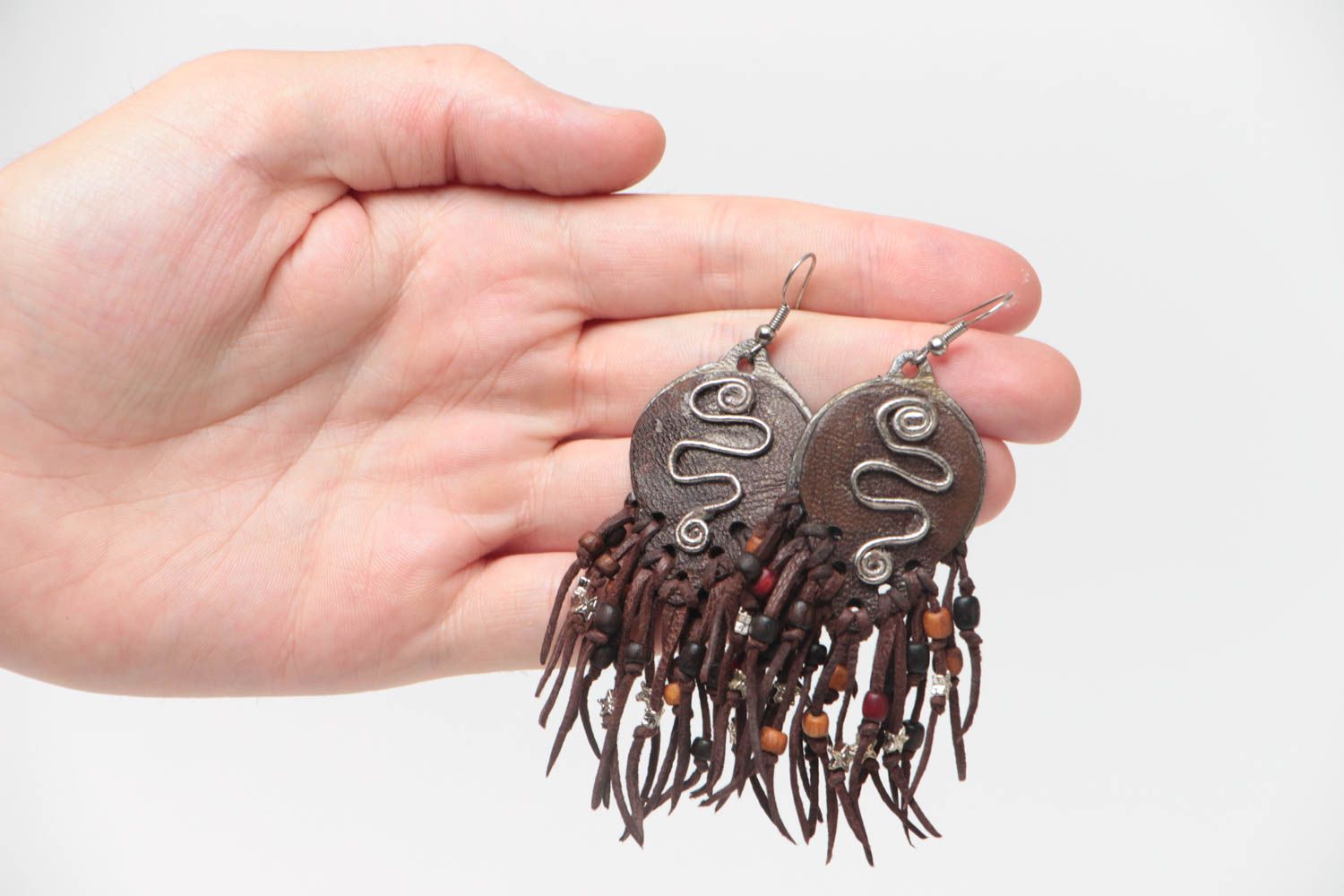 Lange braune handgemachte Leder Ohrringe mit Holz Elementen Designer Schmuck foto 5