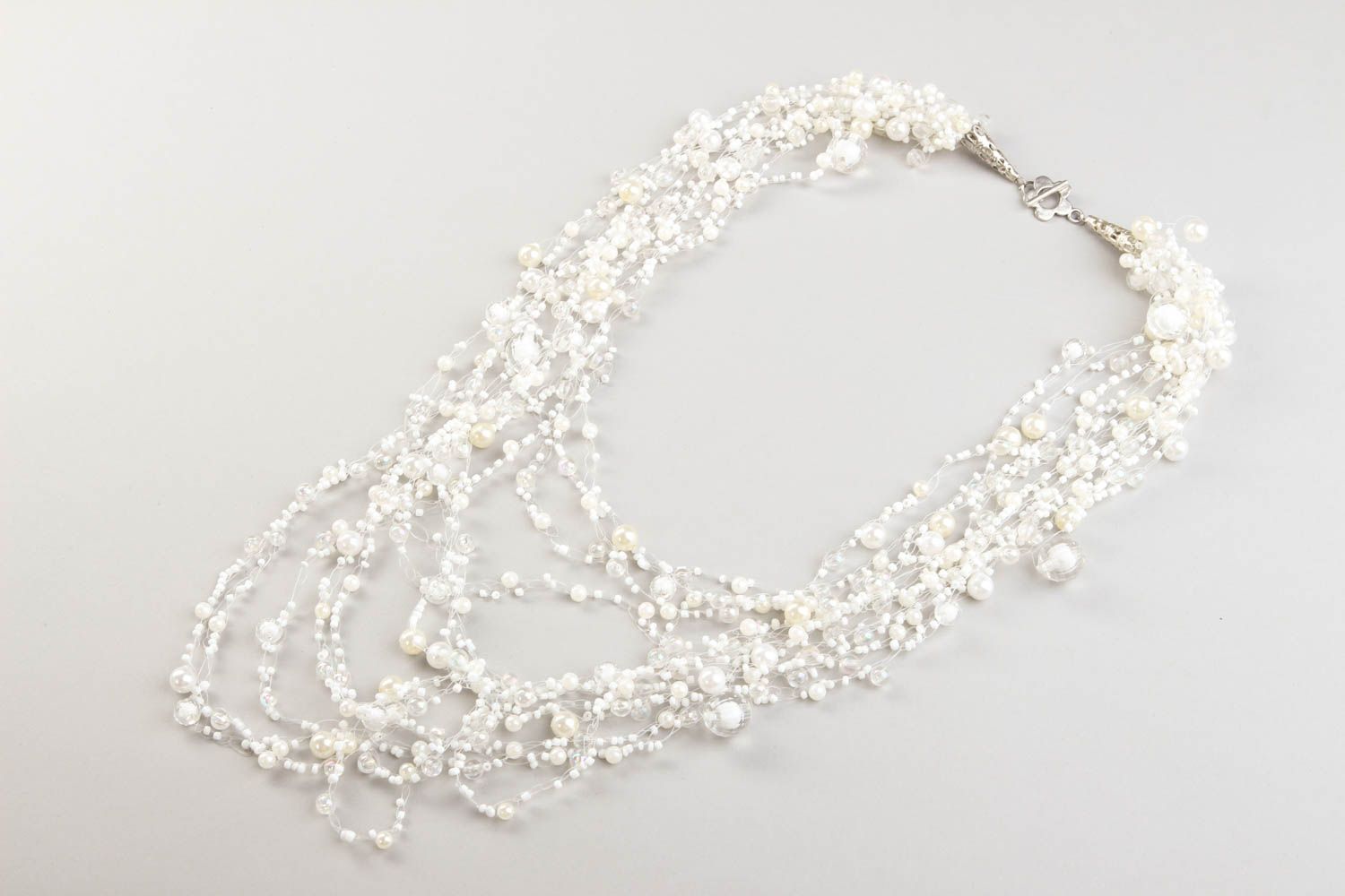 Collier multirang Bijou fait main blanc en perles plastiques Cadeau femme photo 1