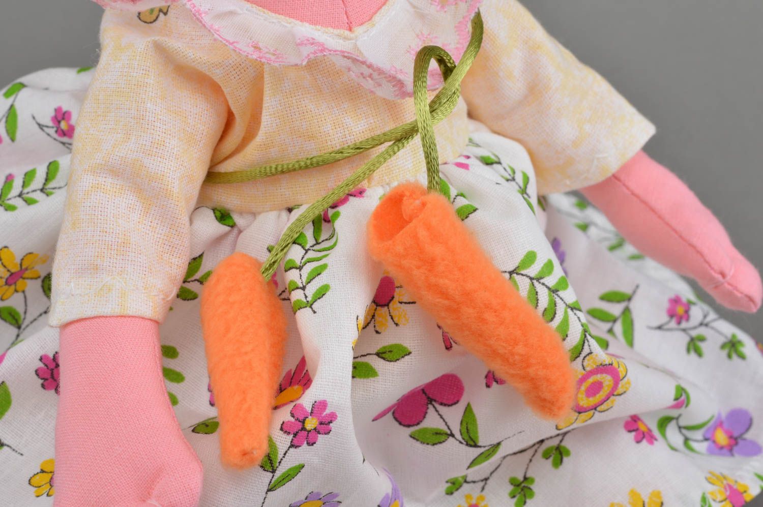 Juguete artesanal de tela peluche para niños regalo original vistoso liebre foto 4