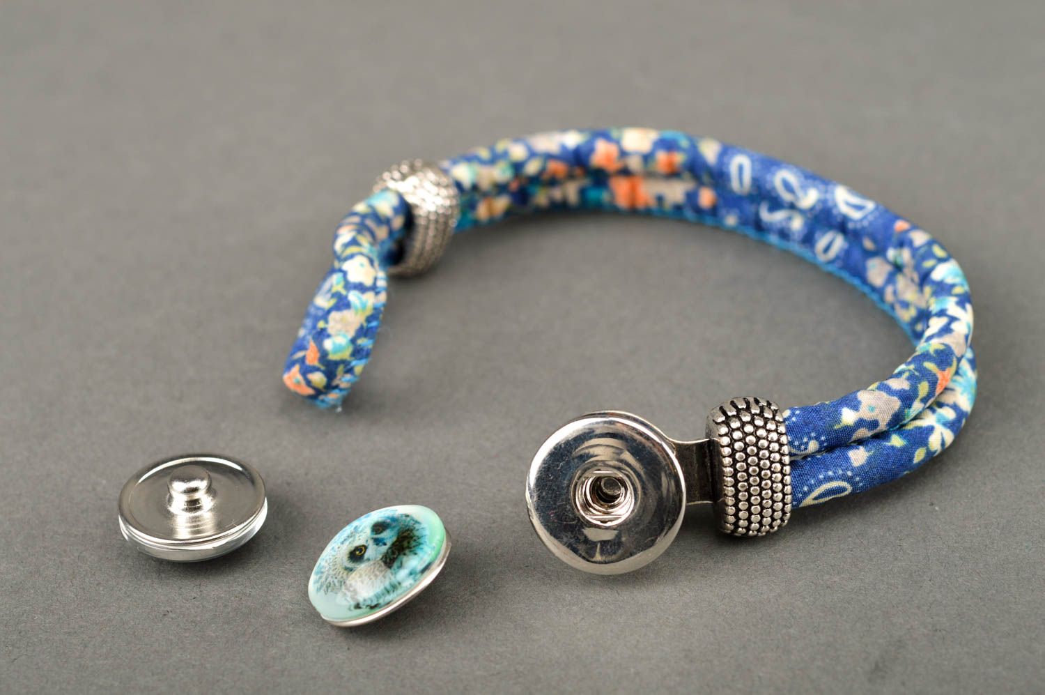 Синий браслет ручной работы авторское украшение двойной текстильный браслет фото 3