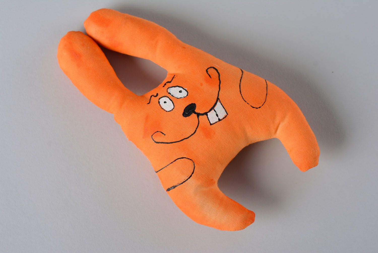 Brinquedo macio feito à mão de barbante Lebre cor de laranja foto 5