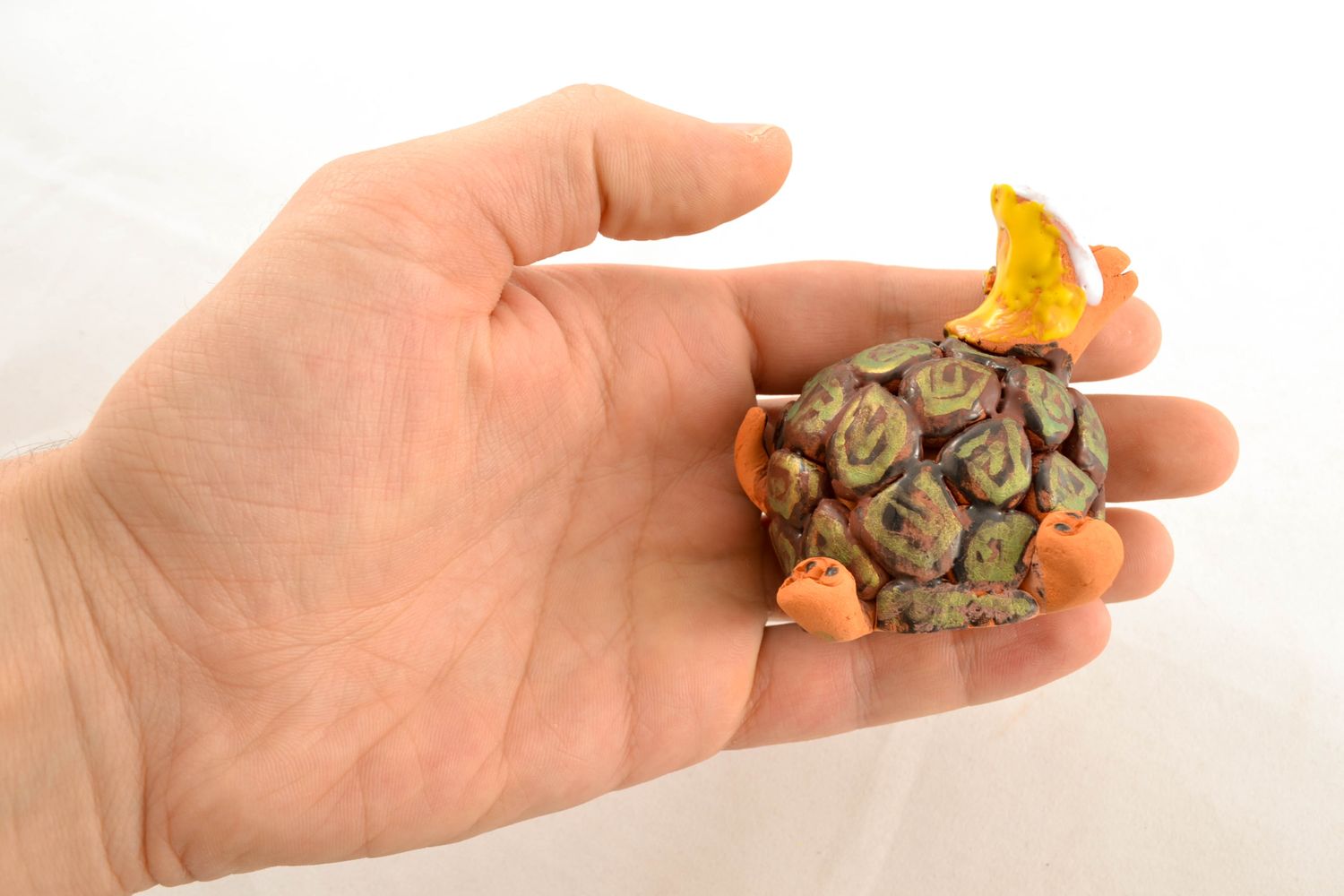 Фигурка из глины черепаха с росписью подарок  фото 1