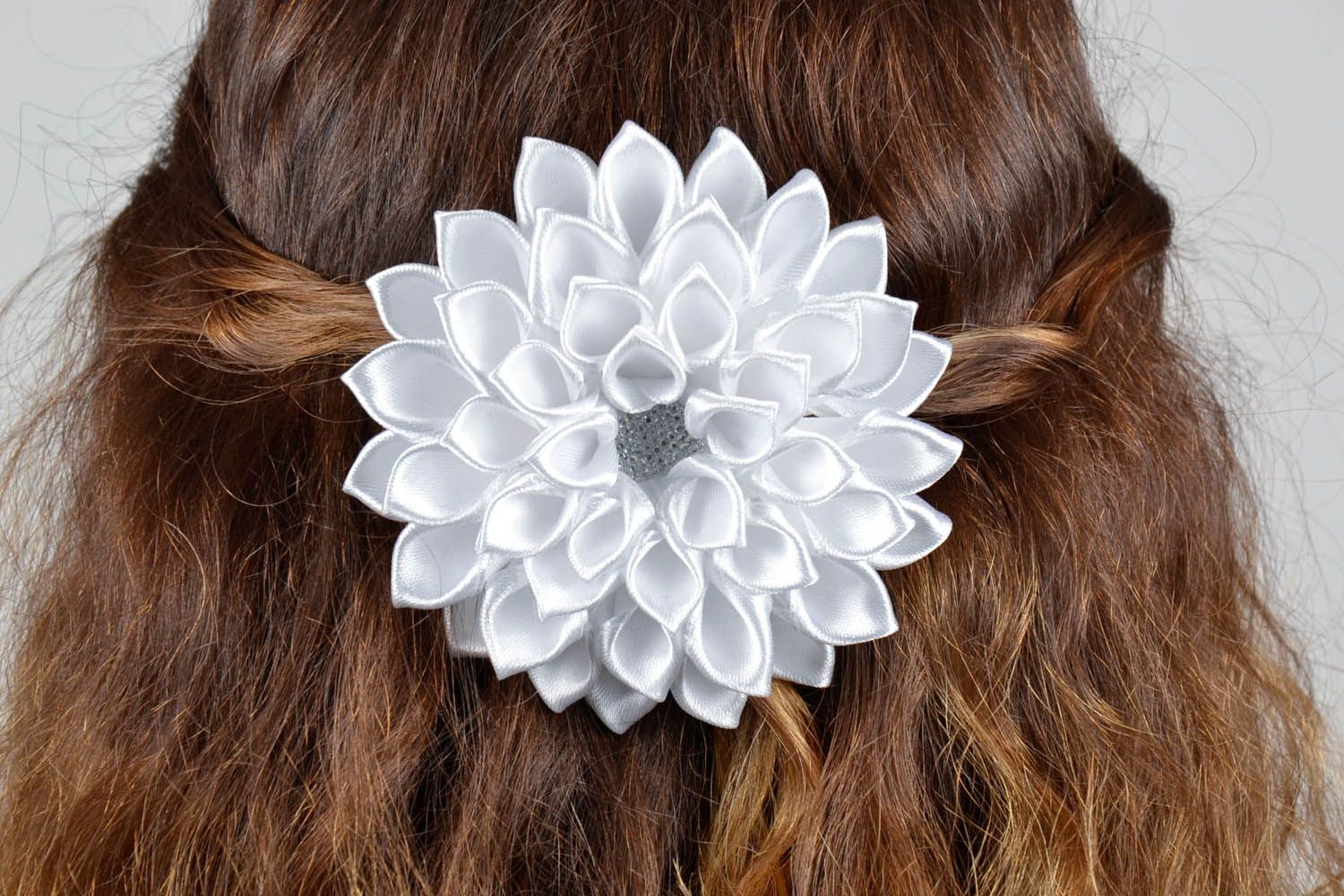 Blume Haarspange aus Atlasbändern foto 2