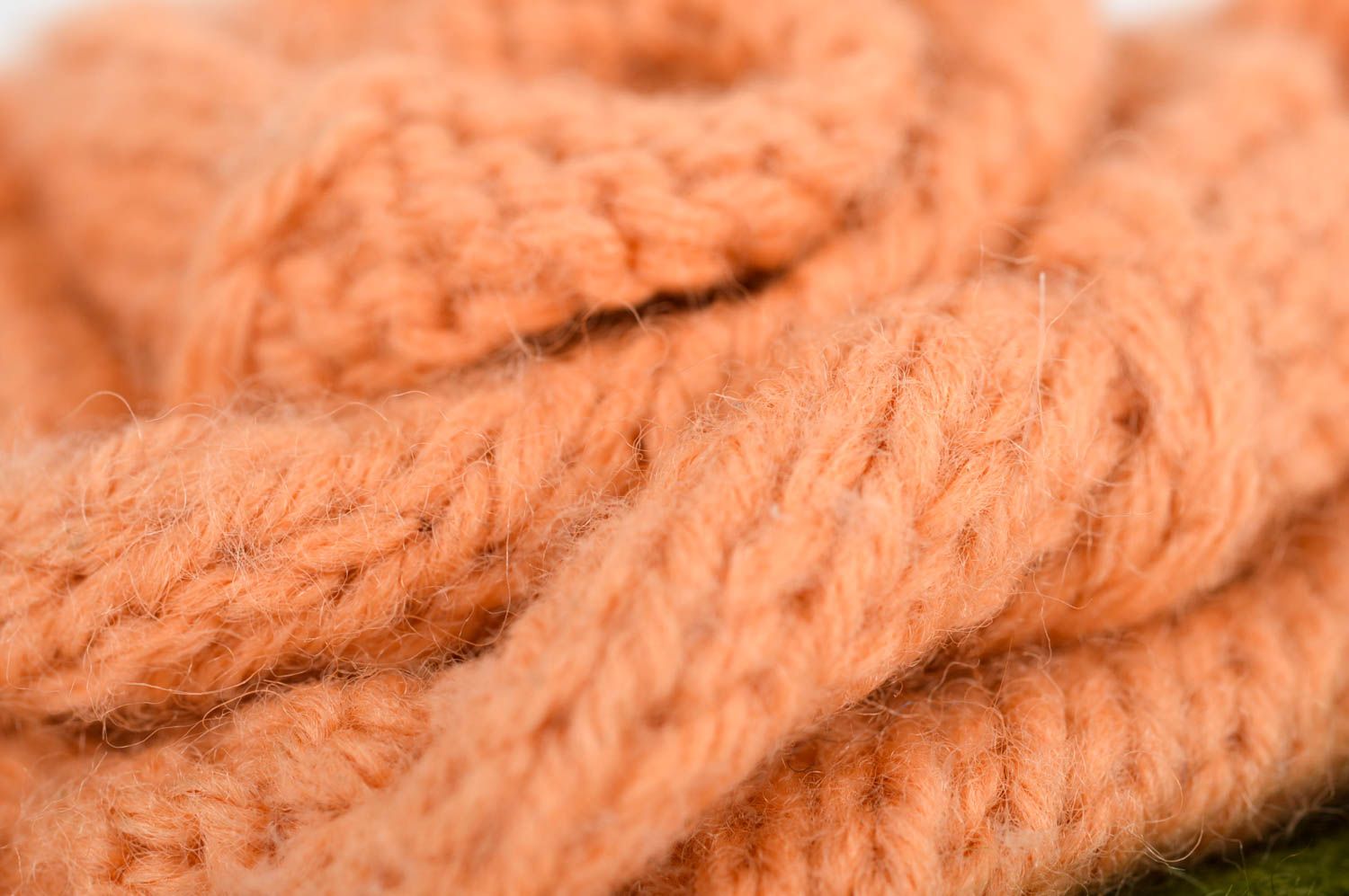 Broche fleur de couleur pêche Bijou fait main en laine au crochet Cadeau femme photo 4