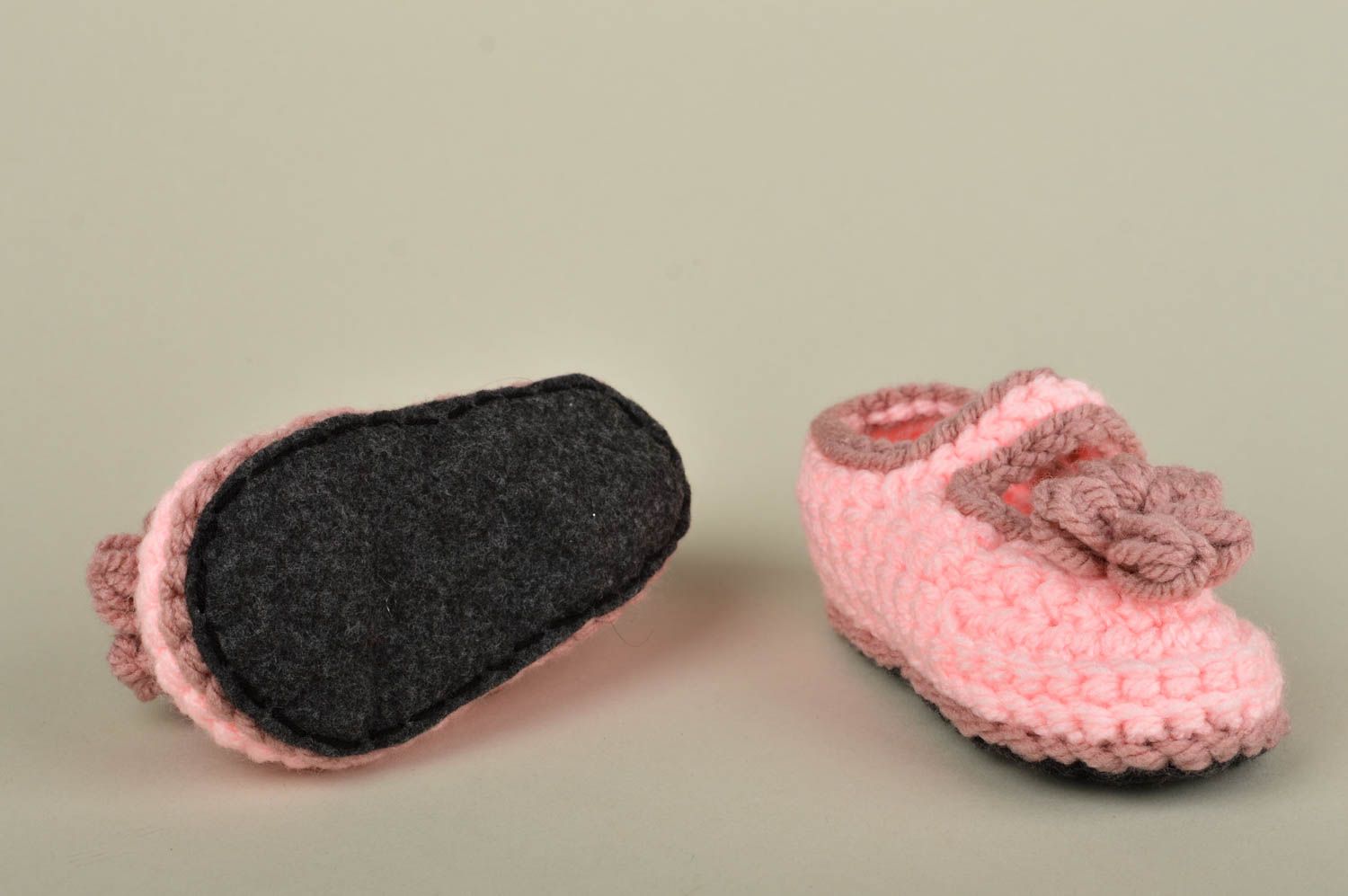 Chaussons de bébé au crochet faits main tricotés roses Vêtement bébé fille photo 2