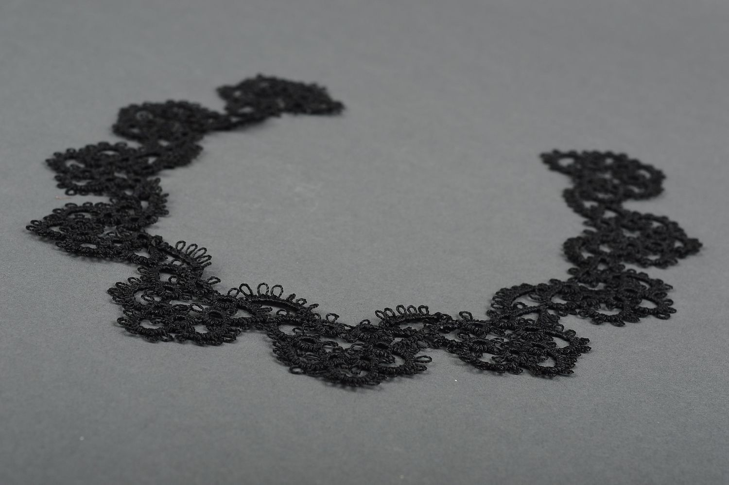 Бижутерия ручной работы вязаный воротник кружевное колье черное утонченное фото 3