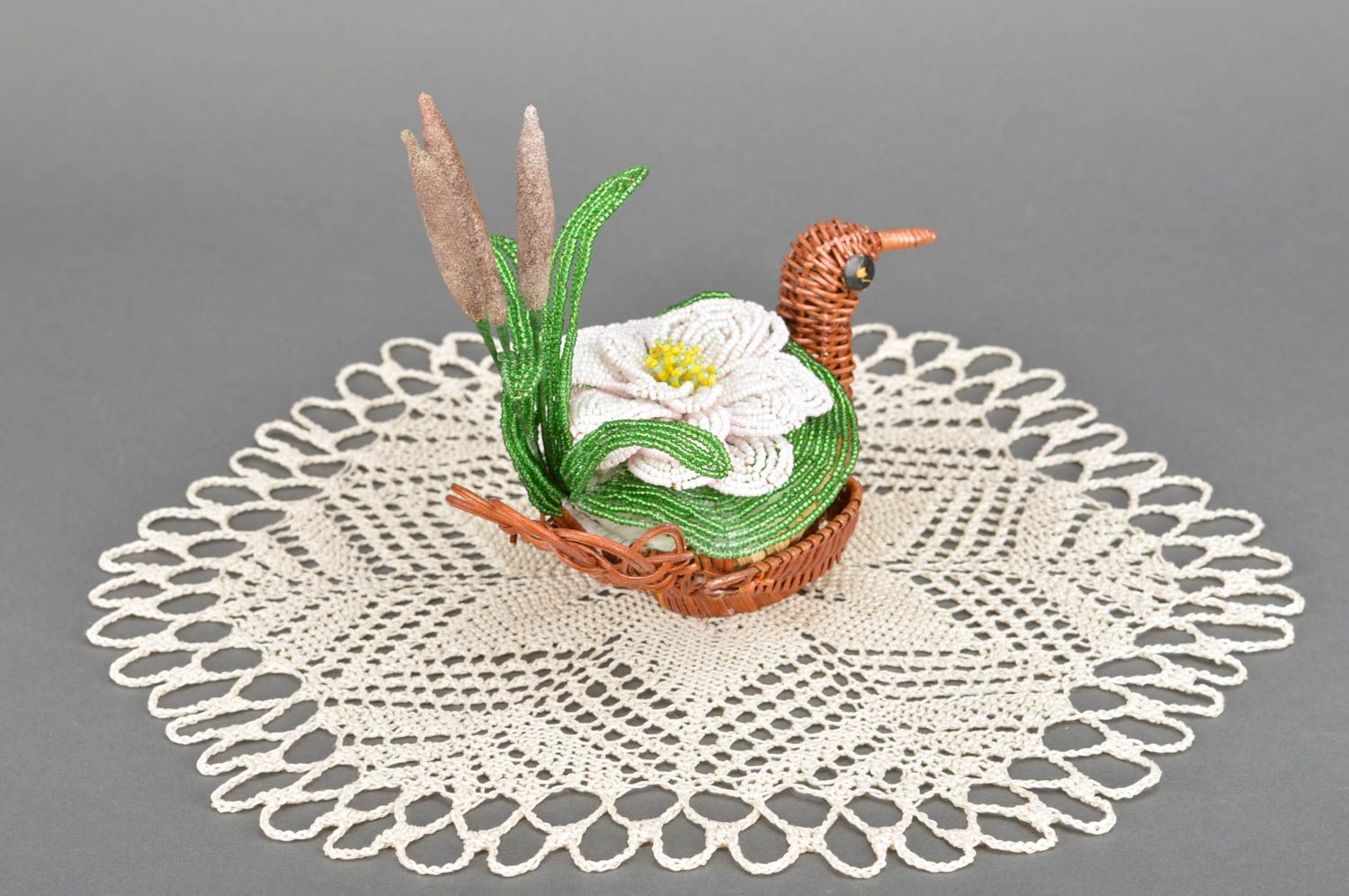 Handmade decorative crochet table napkin and woven cachepot with beaded flower photo 3