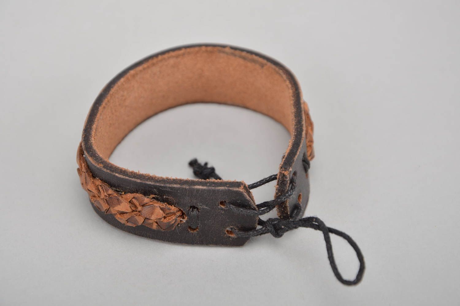 Handmade designer genuine leather wrist bracelet with ties styled of snakeskin photo 5