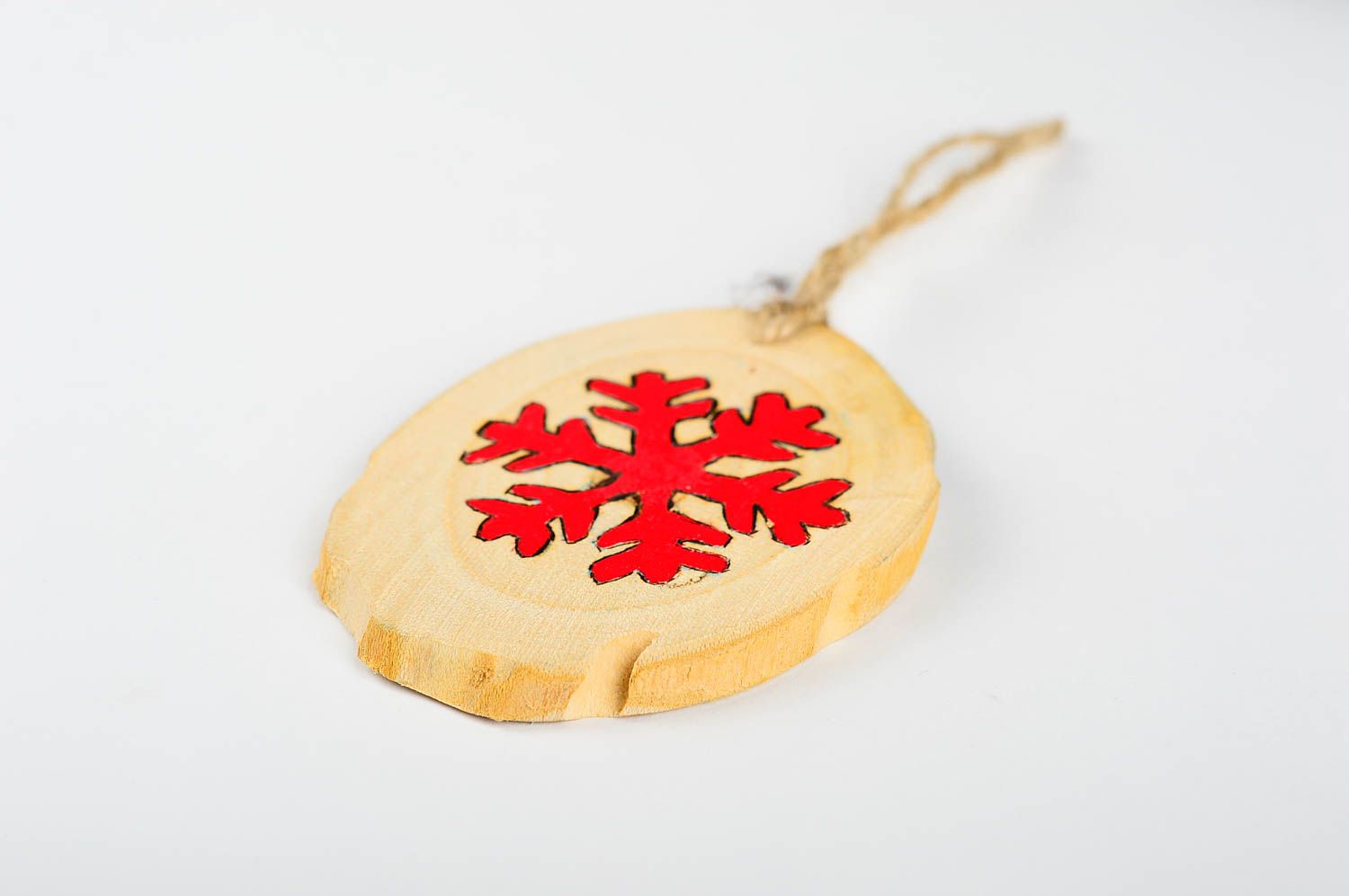 Игрушка на елку handmade декор для дома игрушка из дерева с красной снежинкой фото 4