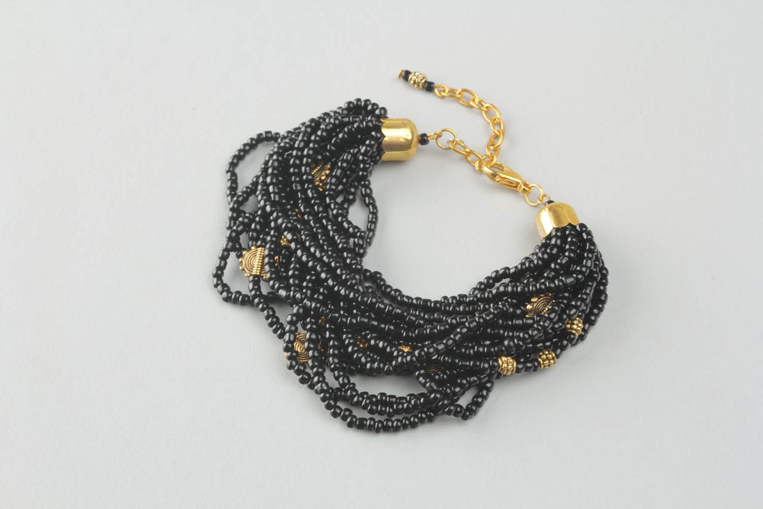 Bracelet en perles de rocaille noir fait main photo 4